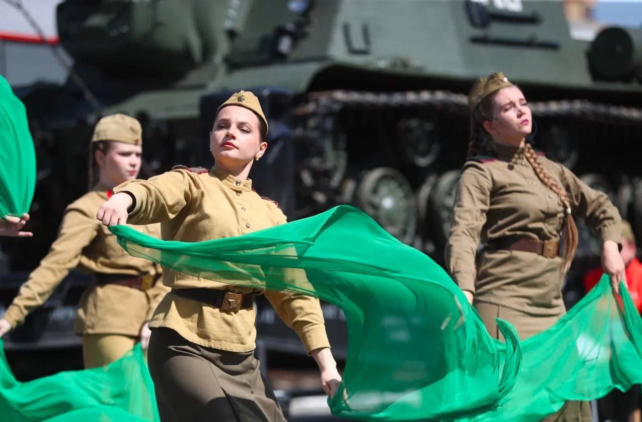 Встретили Поезд Победы .